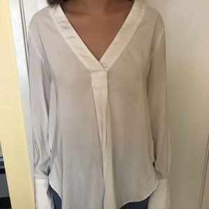 White longsleeve vneck like